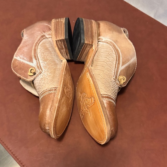 Freebird LIKE NEW Two-Tone Leather Loafers - Picture 11 of 15